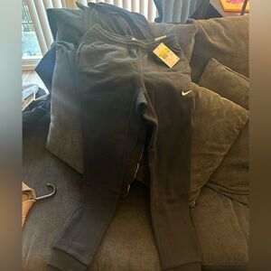 New men’s Nike sweatpants tapered
